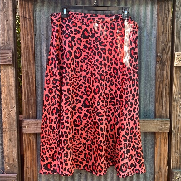 NWT Cheetah/Leopard Satin Skirt Pink/Salmon Sz 12 - Picture 1 of 1